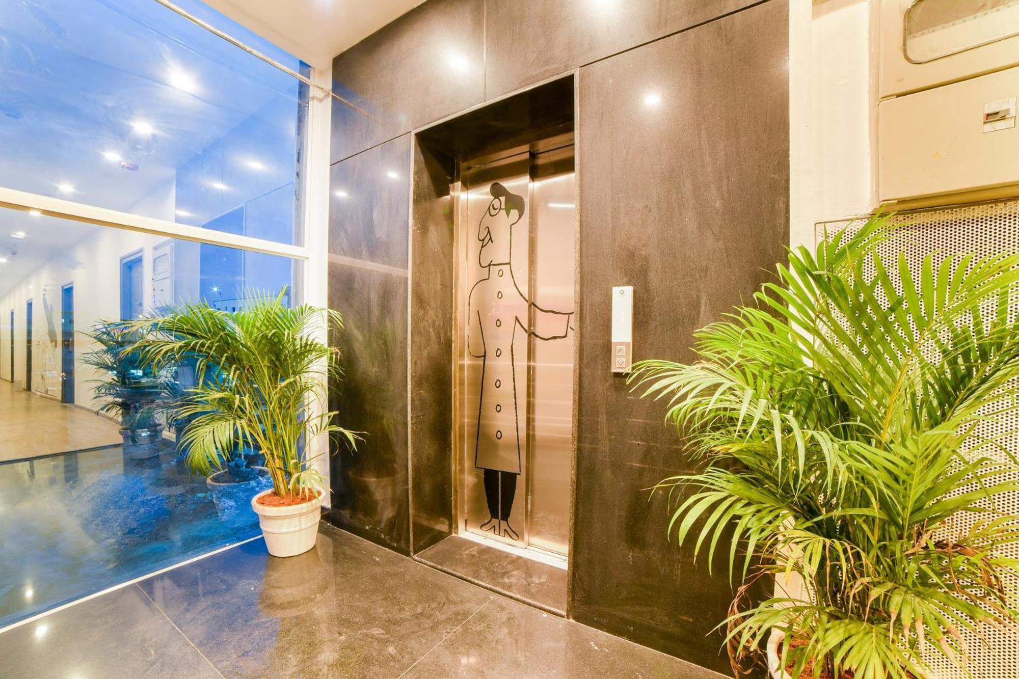 Super Townhouse Hosur Main Road Bommanahalli Near Gopalan Innovation Mall Bangalore Exterior foto