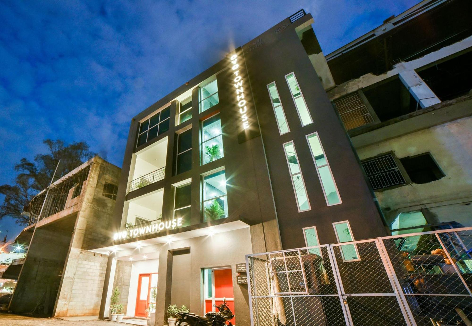 Super Townhouse Hosur Main Road Bommanahalli Near Gopalan Innovation Mall Bangalore Exterior foto